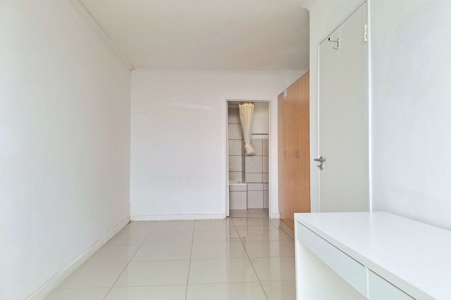 To Let 1 Bedroom Property for Rent in Woodstock Western Cape